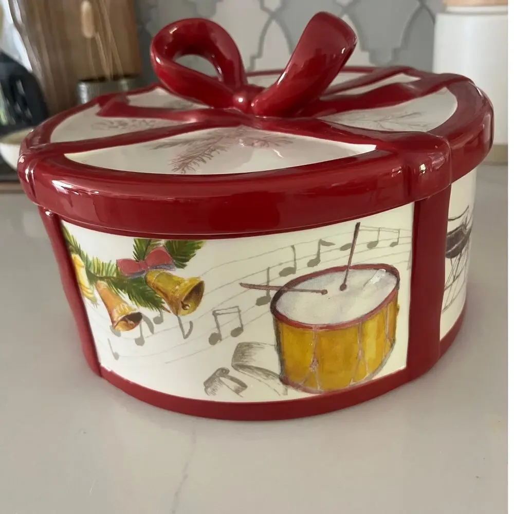 Williams-Sonoma large Christmas Carols cookie jar bow lid ceramic decor kitchen